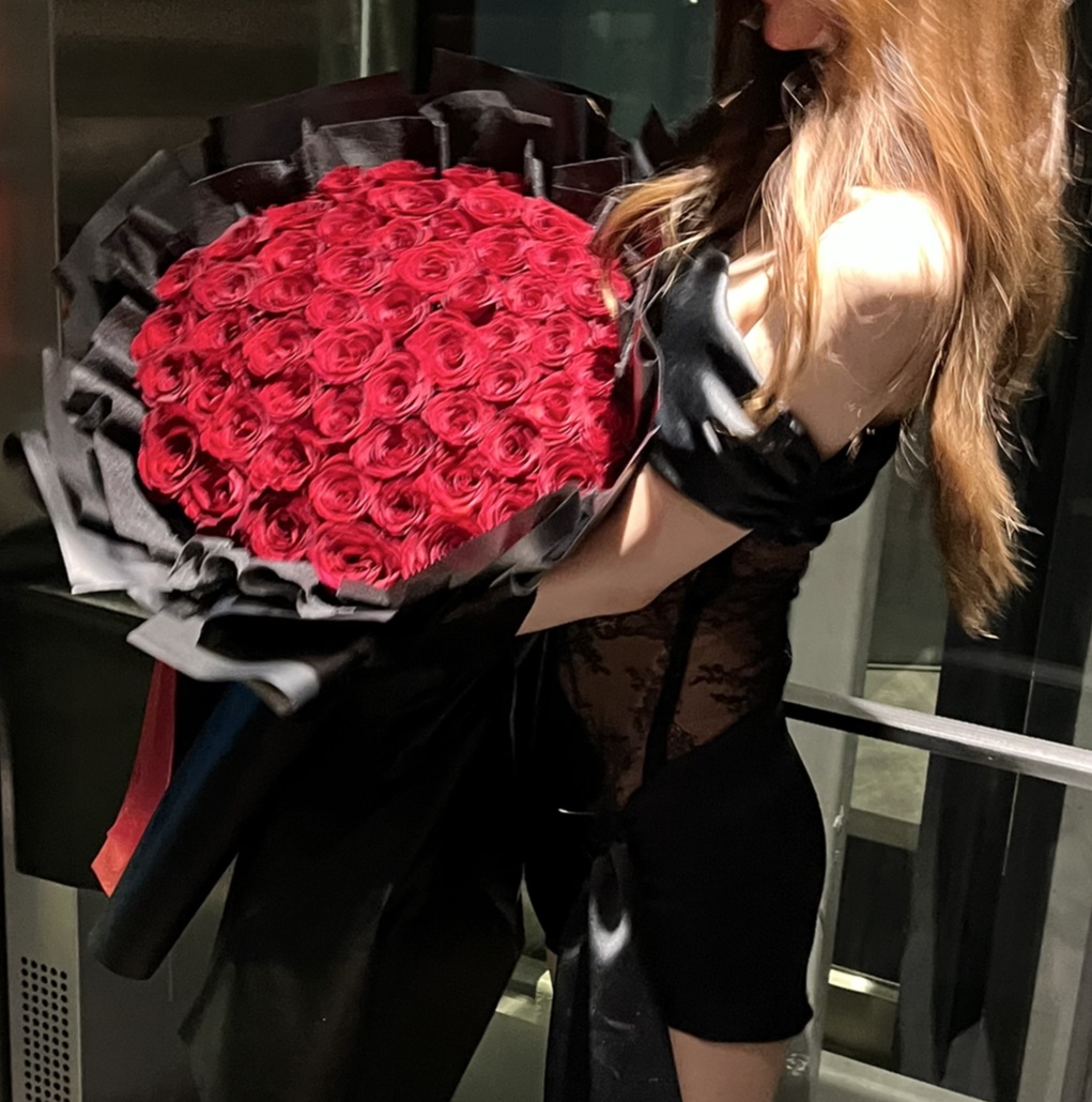 THE SEVENTY - 70 Premium Roses bouquet